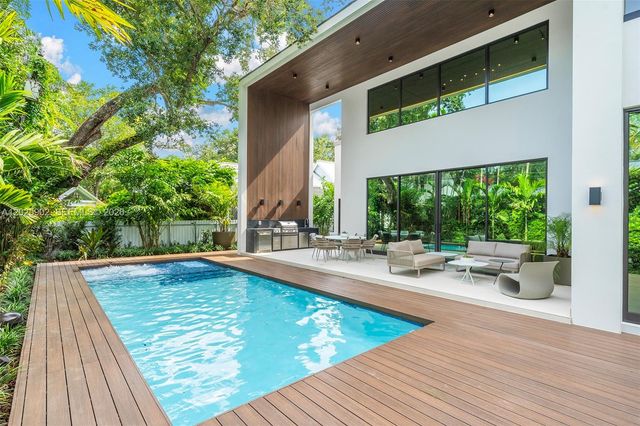 7895 SW 52nd Court, Miami, FL 33143