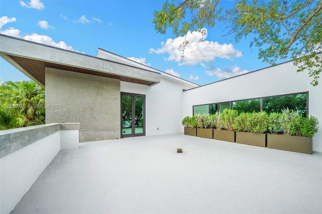 7895 SW 52nd Court, Miami, FL 33143