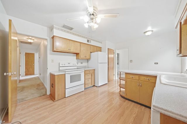 500 Skyline Drive, Fox River Grove, IL 60021