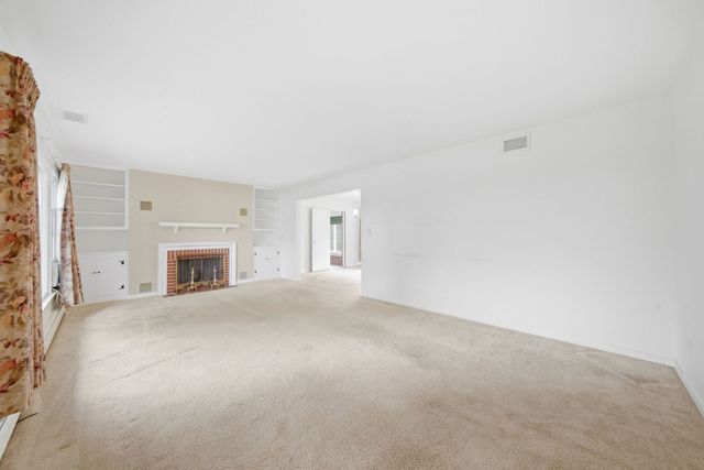 500 Skyline Drive, Fox River Grove, IL 60021