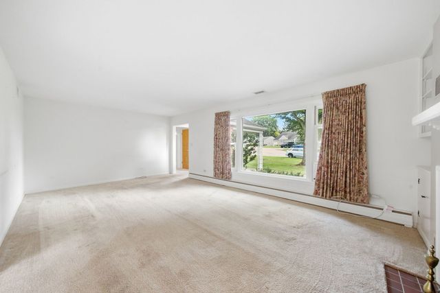 500 Skyline Drive, Fox River Grove, IL 60021