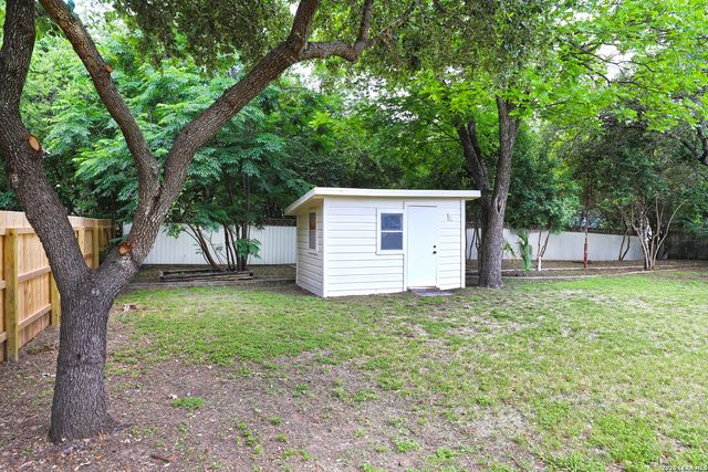 413 GLADIOLA LN, Castle Hills, TX 78213