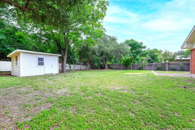 413 GLADIOLA LN, Castle Hills, TX 78213