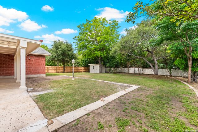 413 GLADIOLA LN, Castle Hills, TX 78213