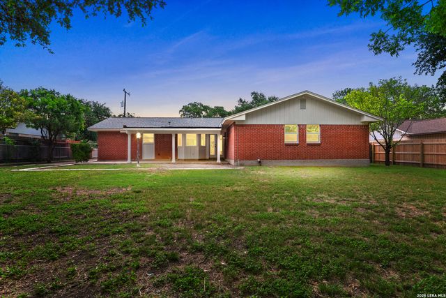 413 GLADIOLA LN, Castle Hills, TX 78213