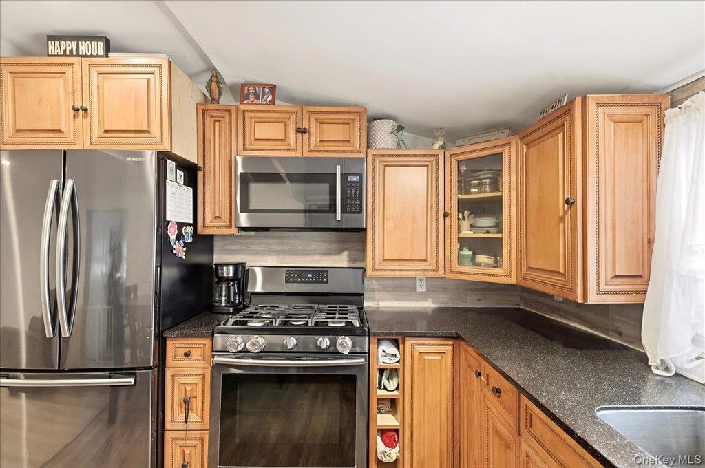 133B Edgewater Park 133B, Bronx, NY 10465 — photo 5
