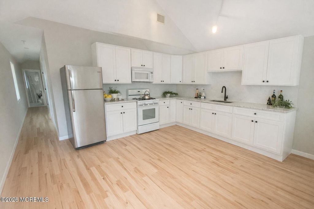 98 Raritan Avenue, Keansburg, NJ 07734