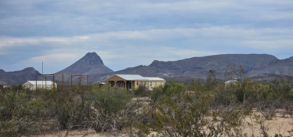 3101 E Este Road, Terlingua, TX 79852