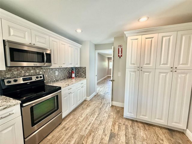 6318 LYNN ROAD, Tampa, FL 33625