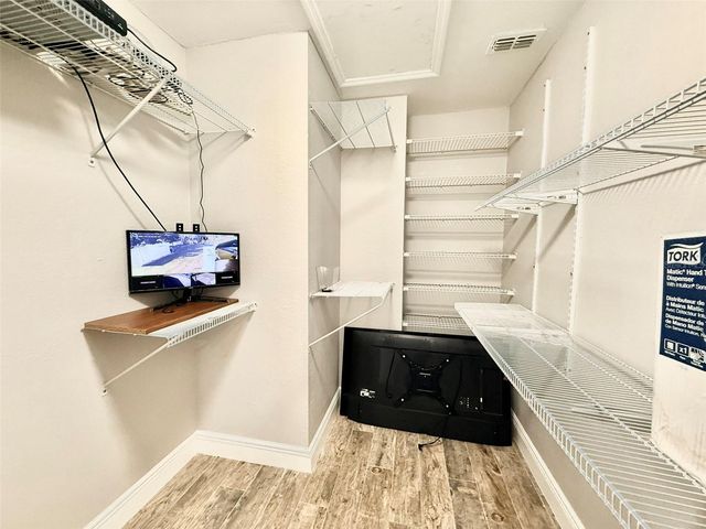 6318 LYNN ROAD, Tampa, FL 33625