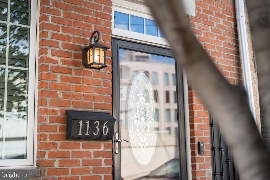 1136 LEOPARD ST, PHILADELPHIA, PA 19123 — exterior