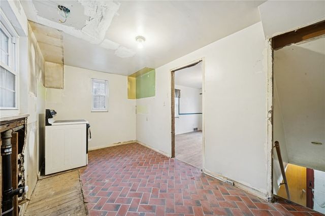 223 Gilkeson Rd, Mt Lebanon, PA 15228