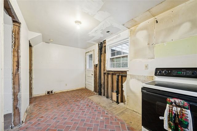 223 Gilkeson Rd, Mt Lebanon, PA 15228