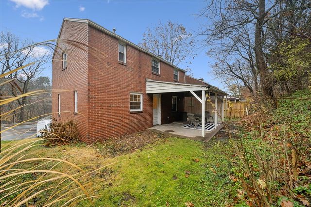 223 Gilkeson Rd, Mt Lebanon, PA 15228