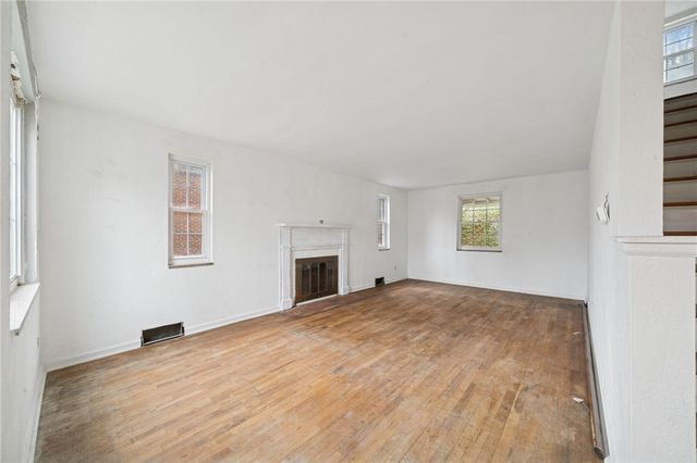 223 Gilkeson Rd, Mt Lebanon, PA 15228