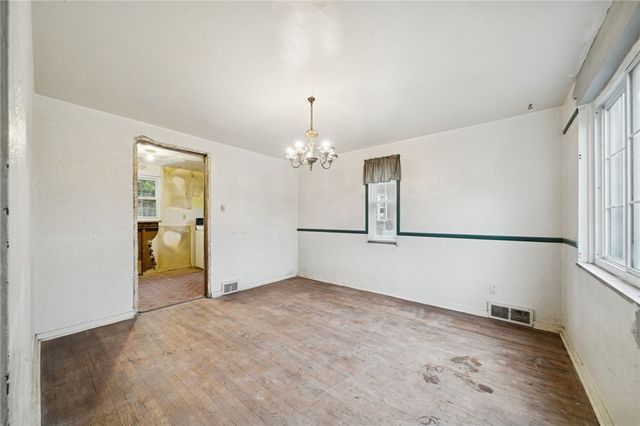 223 Gilkeson Rd, Mt Lebanon, PA 15228