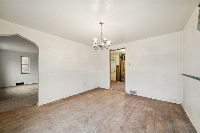 223 Gilkeson Rd, Mt Lebanon, PA 15228