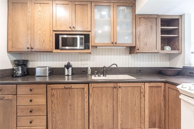 6026 E PEPPERTREE WAY 221A, Sarasota, FL 34242