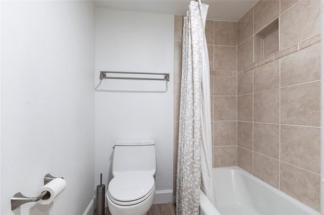 6026 E PEPPERTREE WAY 221A, Sarasota, FL 34242