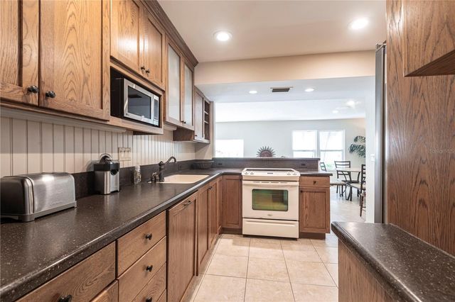 6026 E PEPPERTREE WAY 221A, Sarasota, FL 34242