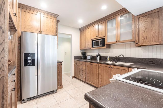 6026 E PEPPERTREE WAY 221A, Sarasota, FL 34242