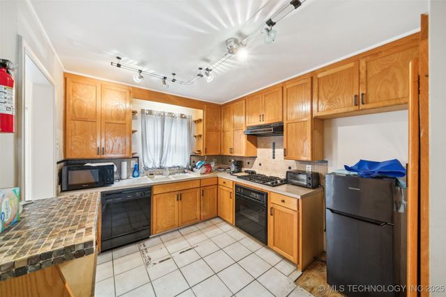 1525 N College Avenue, Tulsa, OK 74110