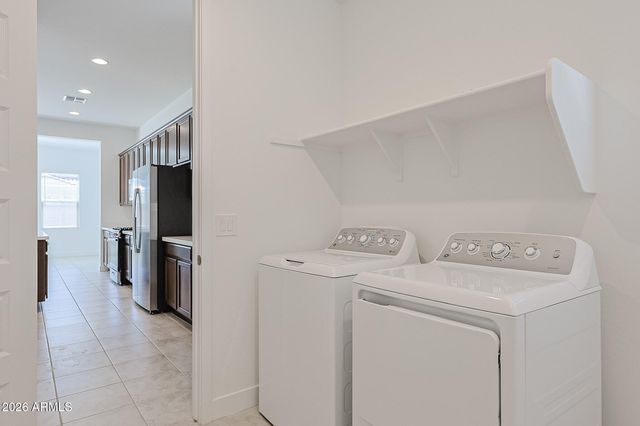 7687 W BRONCO Trail, Peoria, AZ 85383