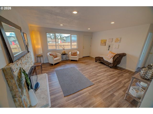 3825 Sw 198TH Ave, Beaverton, OR 97078