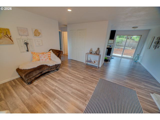 3825 Sw 198TH Ave, Beaverton, OR 97078