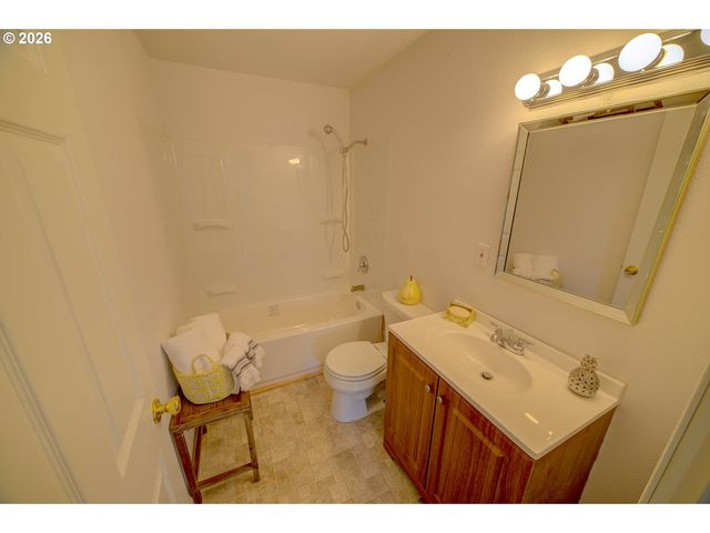 3825 Sw 198TH Ave, Beaverton, OR 97078