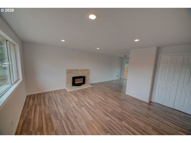 3825 Sw 198TH Ave, Beaverton, OR 97078