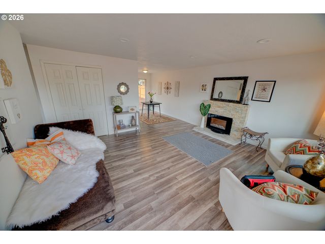 3825 Sw 198TH Ave, Beaverton, OR 97078