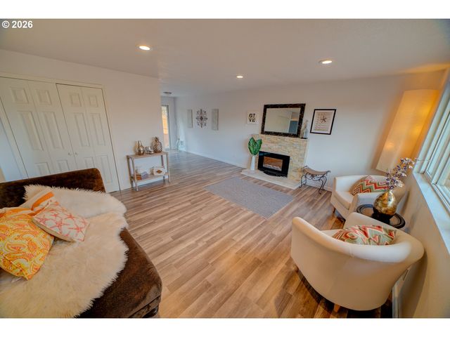 3825 Sw 198TH Ave, Beaverton, OR 97078