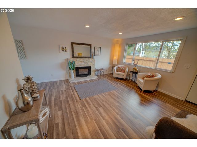 3825 Sw 198TH Ave, Beaverton, OR 97078