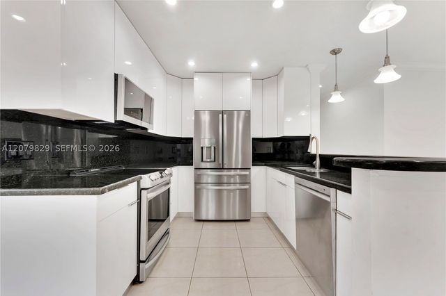 3250 SW 72nd Ct 3250, Miami, FL 33155