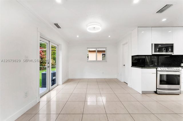 3250 SW 72nd Ct 3250, Miami, FL 33155