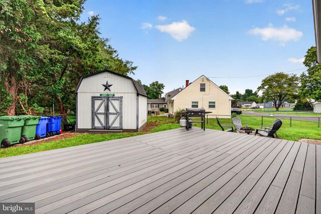 1 WALDEN RD, Marlton, NJ 08053
