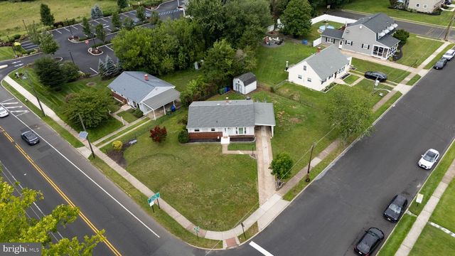 1 WALDEN RD, Marlton, NJ 08053