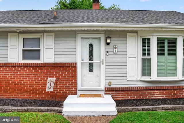 1 WALDEN RD, Marlton, NJ 08053