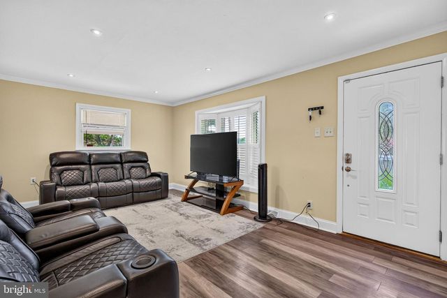 1 WALDEN RD, Marlton, NJ 08053