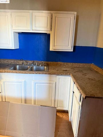 5609 Foothill Blvd, Oakland, CA 94605