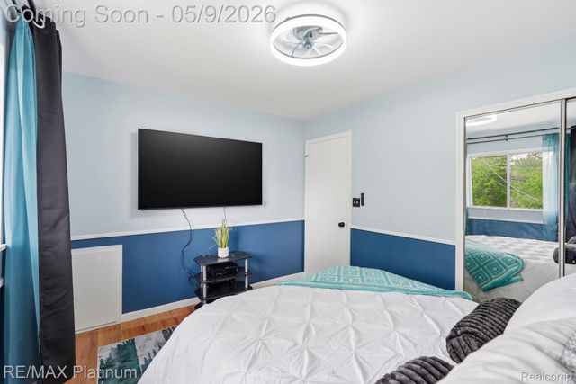 10469 Cooley Lake Road, Commerce Charter Township, MI 48382