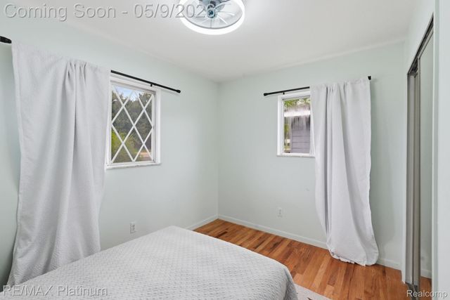 10469 Cooley Lake Road, Commerce Charter Township, MI 48382