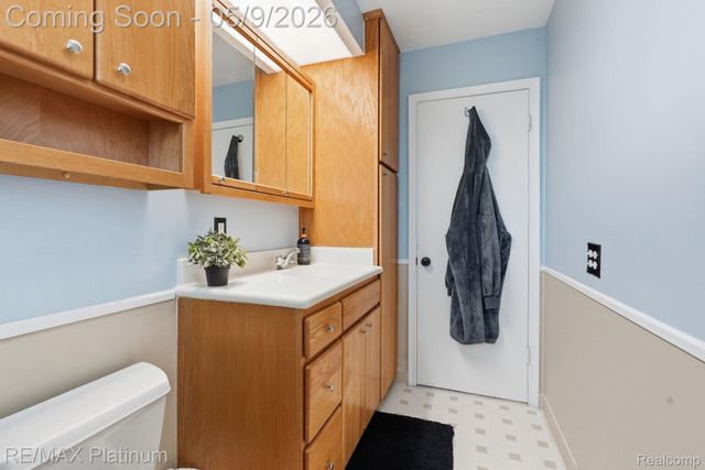 10469 Cooley Lake Road, Commerce Charter Township, MI 48382
