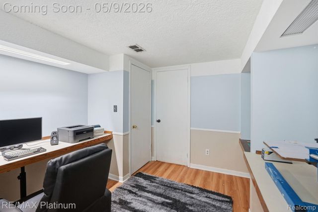 10469 Cooley Lake Road, Commerce Charter Township, MI 48382