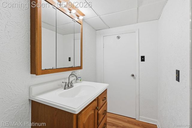 10469 Cooley Lake Road, Commerce Charter Township, MI 48382