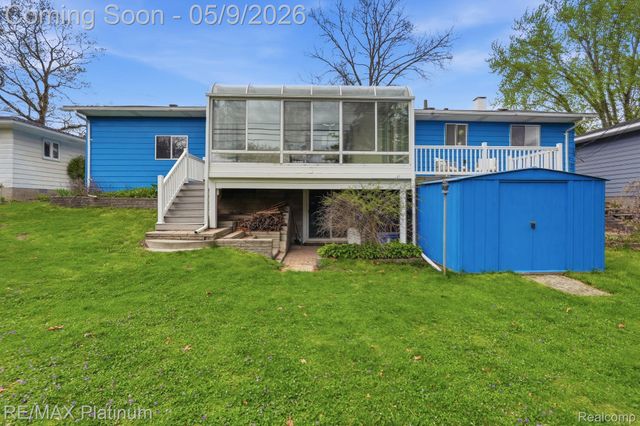 10469 Cooley Lake Road, Commerce Charter Township, MI 48382