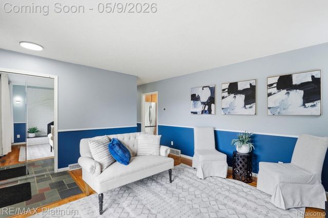 10469 Cooley Lake Road, Commerce Charter Township, MI 48382