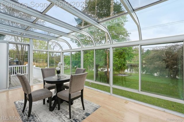 10469 Cooley Lake Road, Commerce Charter Township, MI 48382