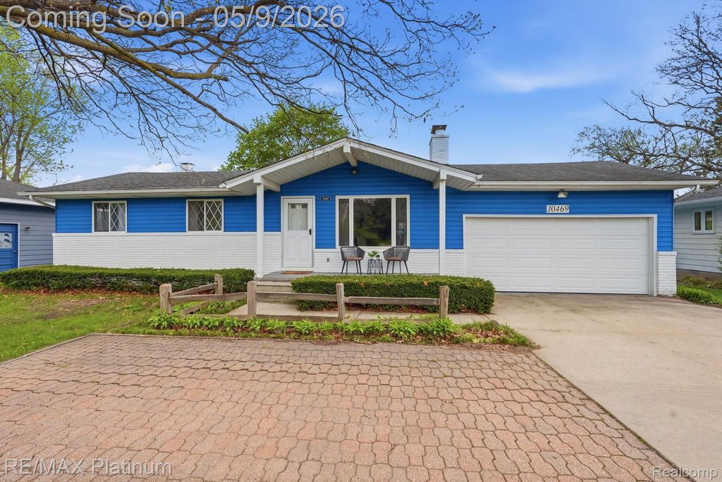 10469 Cooley Lake Road, Commerce Charter Township, MI 48382